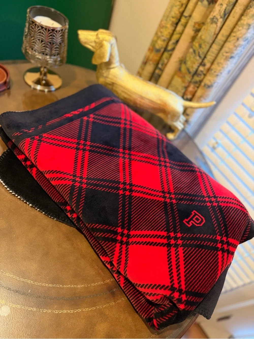 PINK Sherpa blanket red and black